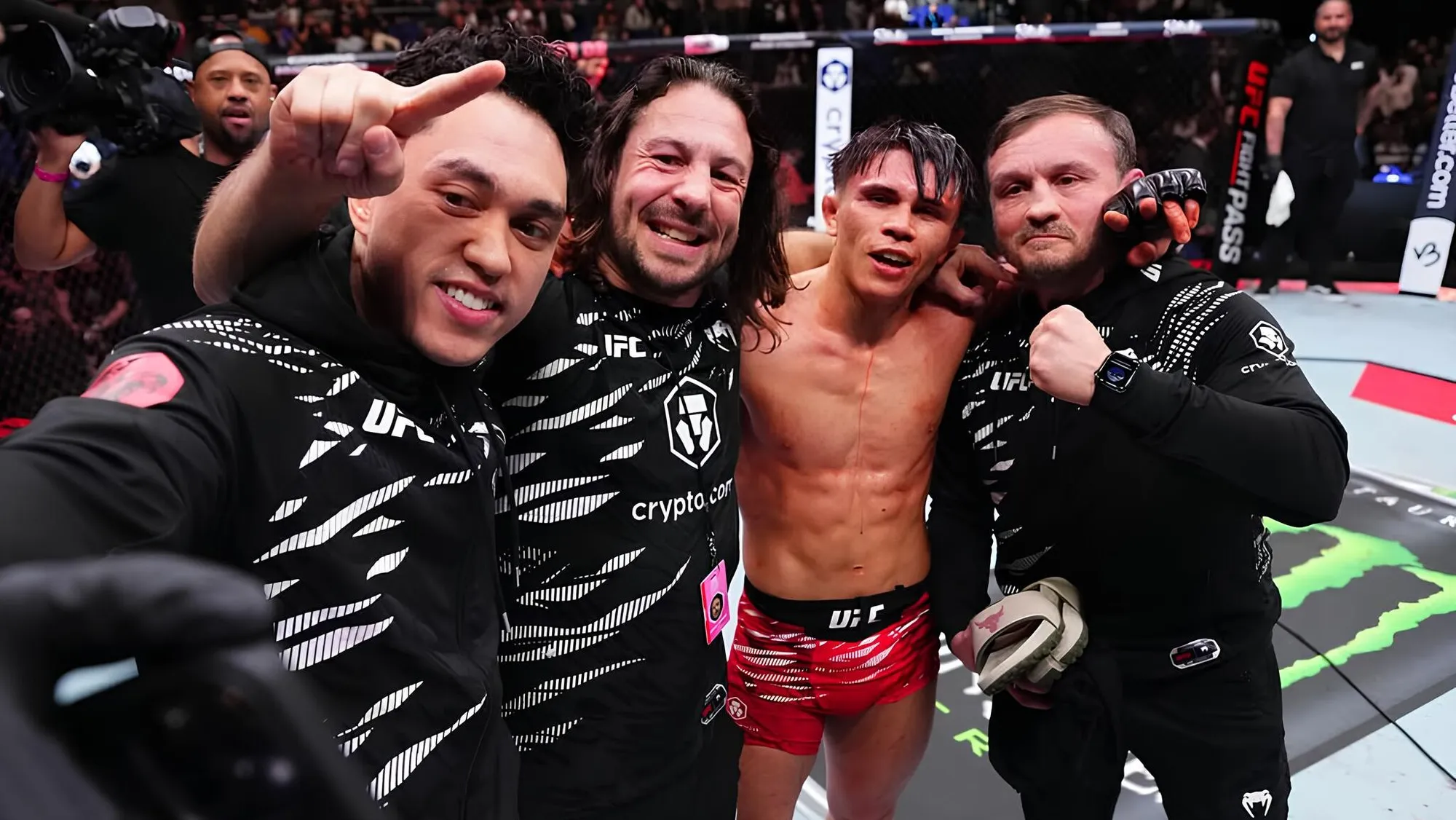 Кавана победил Морено в главном событии турнира UFC Fight Night 268 превью