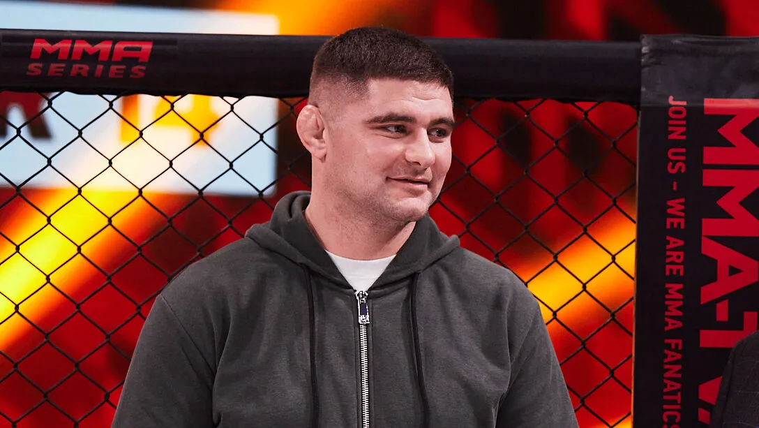 Попов обогнал Феррейру в рейтинге тяжеловесов PFL превью