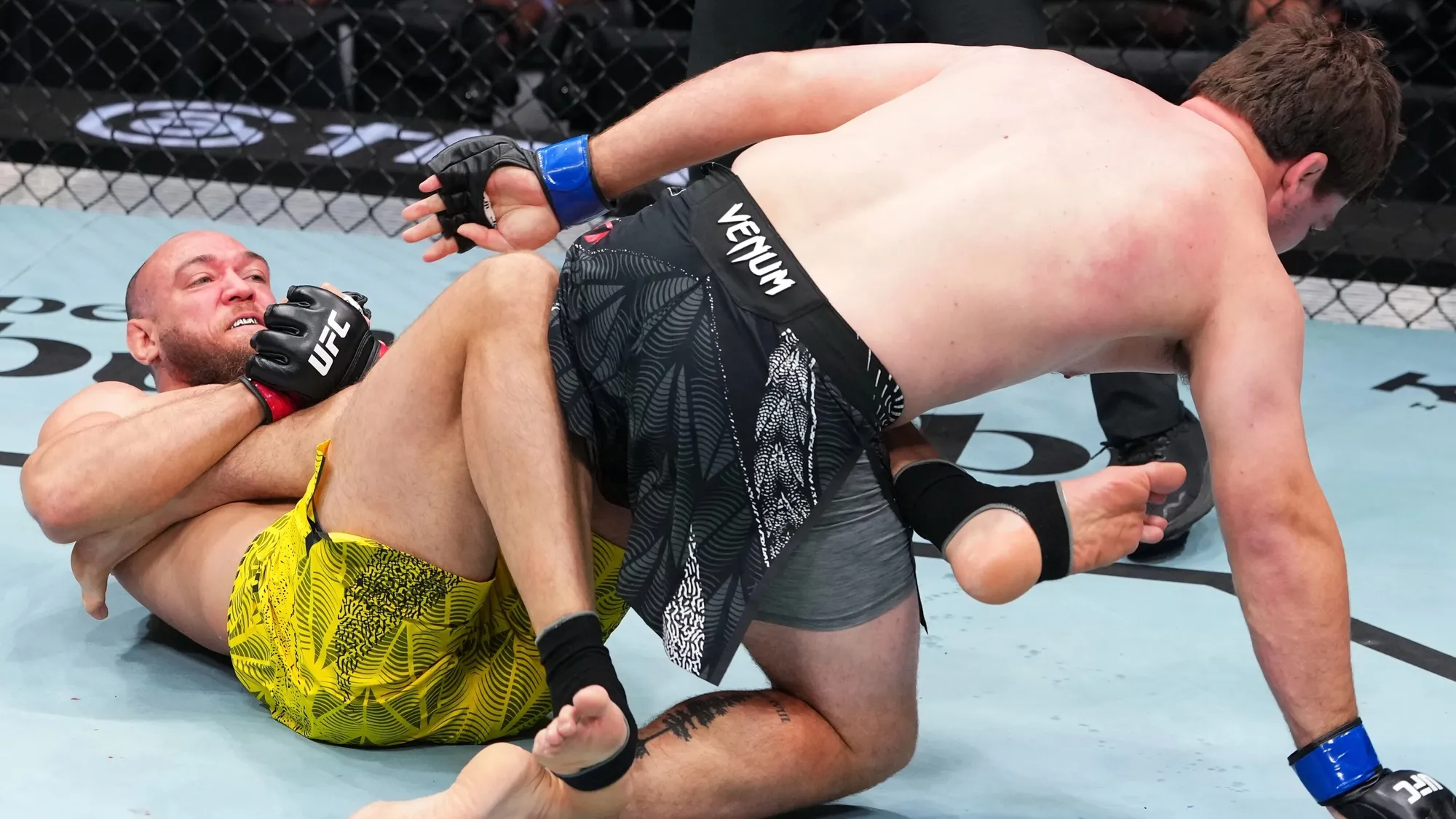 Уокер продлил рекордную серию, Саидов ярко дебютировал в UFC на турнире в Абу-Даби превью