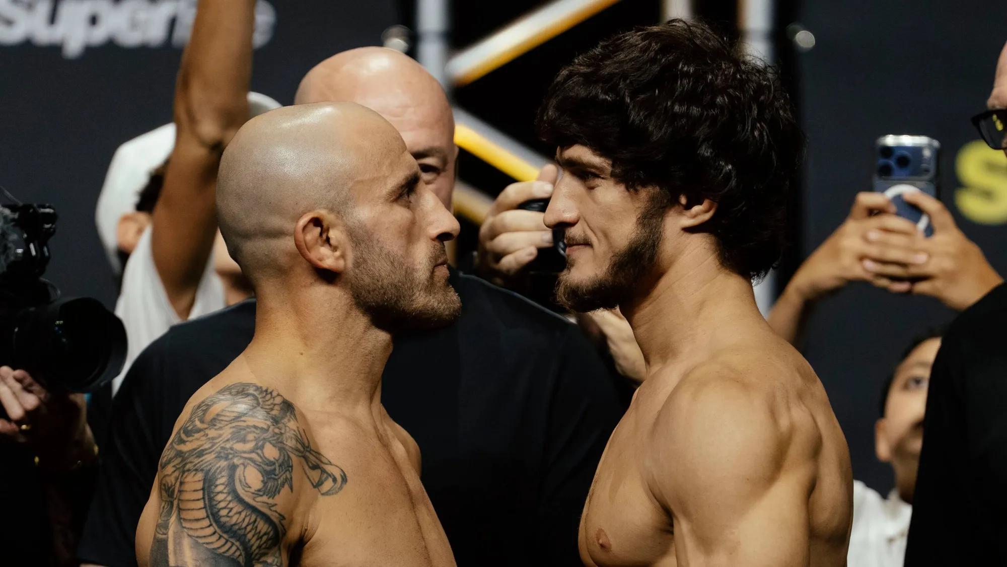 Александр Волкановски досрочно победил Евлоева и защитил титул на UFC 333 превью