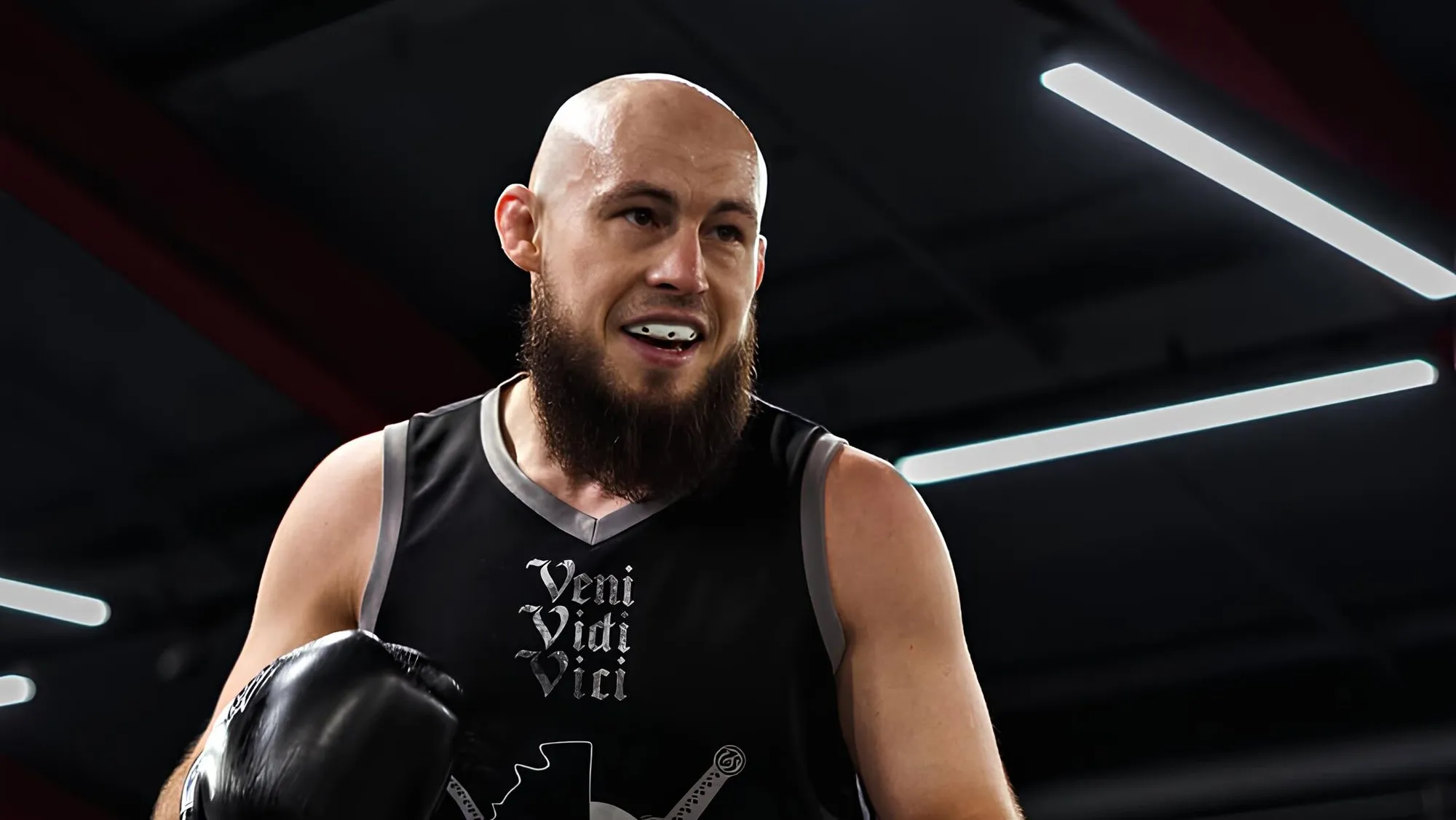 Непобежденный россиянин из UFC Фахретдинов покинул лигу, ни разу не проиграв  превью